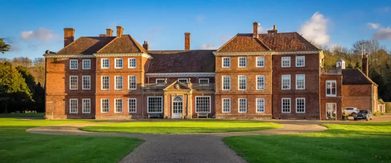 Quilt Lullingstone Castle credit Alan Graham title 768x322